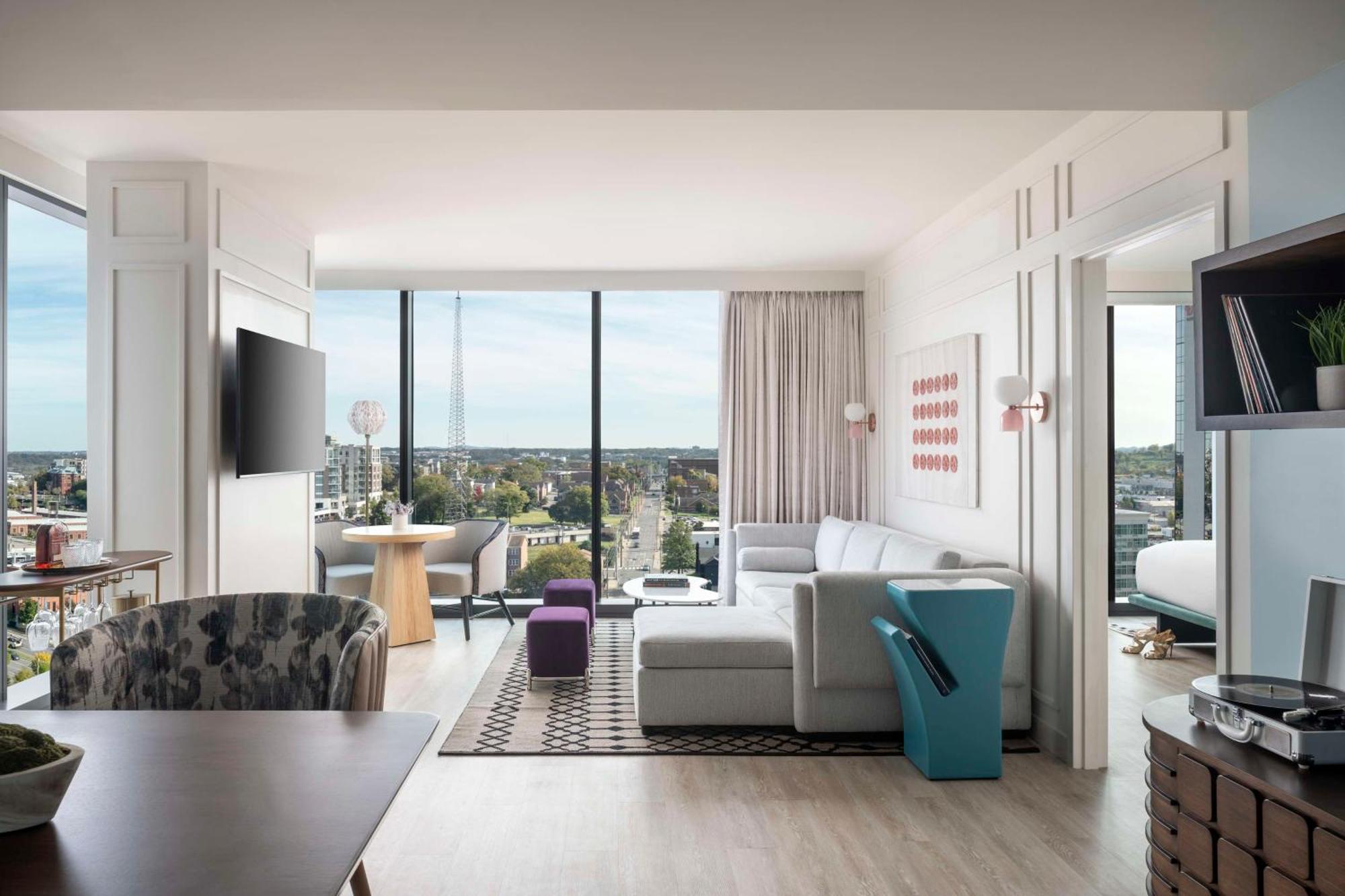 Hyatt Centric Downtown Nashville Exterior photo A suite at the Hilton San Diego Bayfront