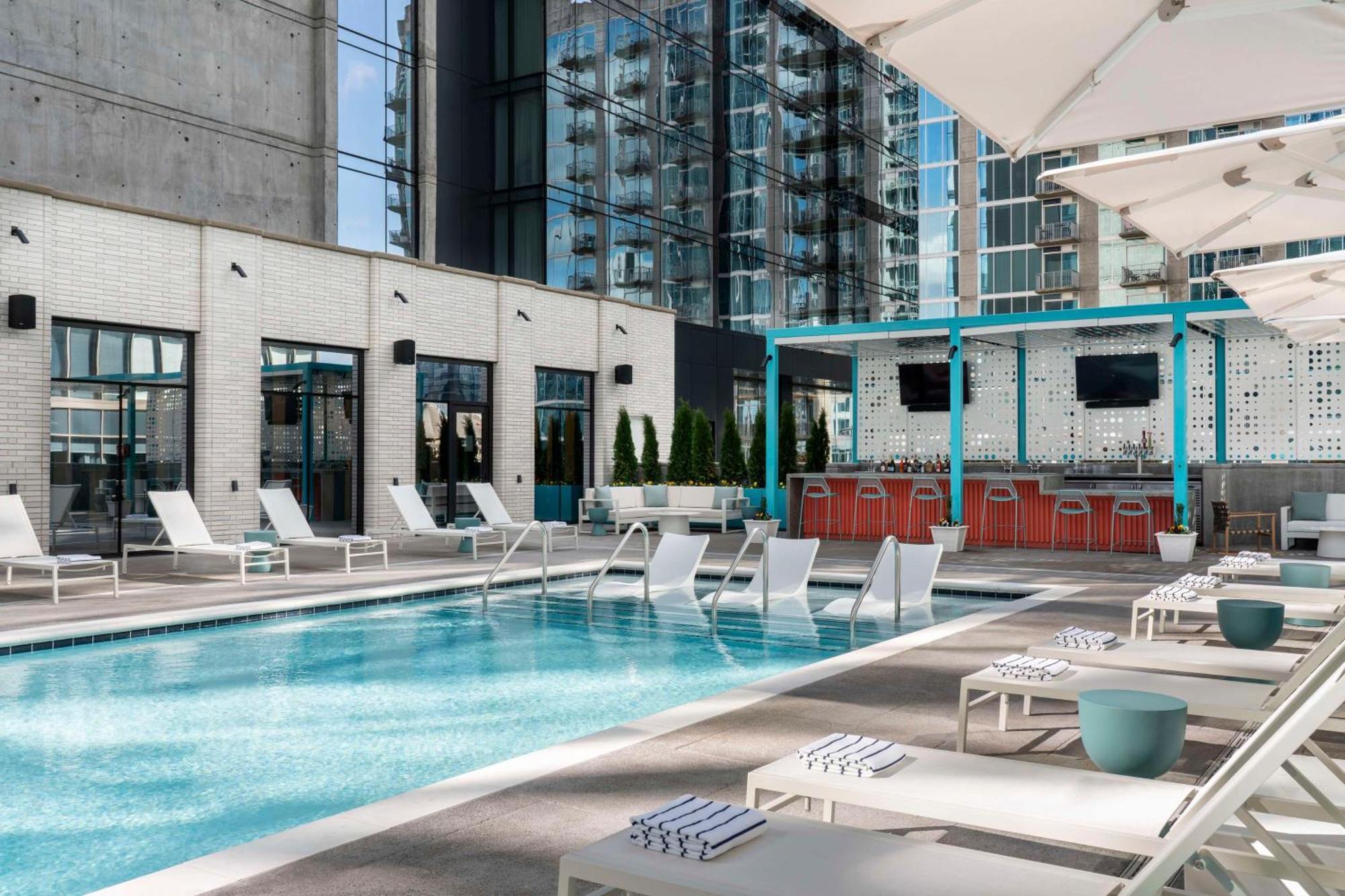 Hyatt Centric Downtown Nashville Exterior photo The rooftop pool at the Westin